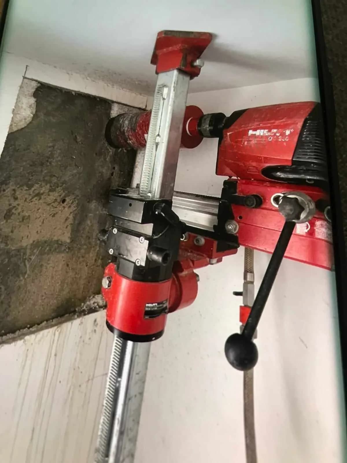 Carotteuse colonne Hilti