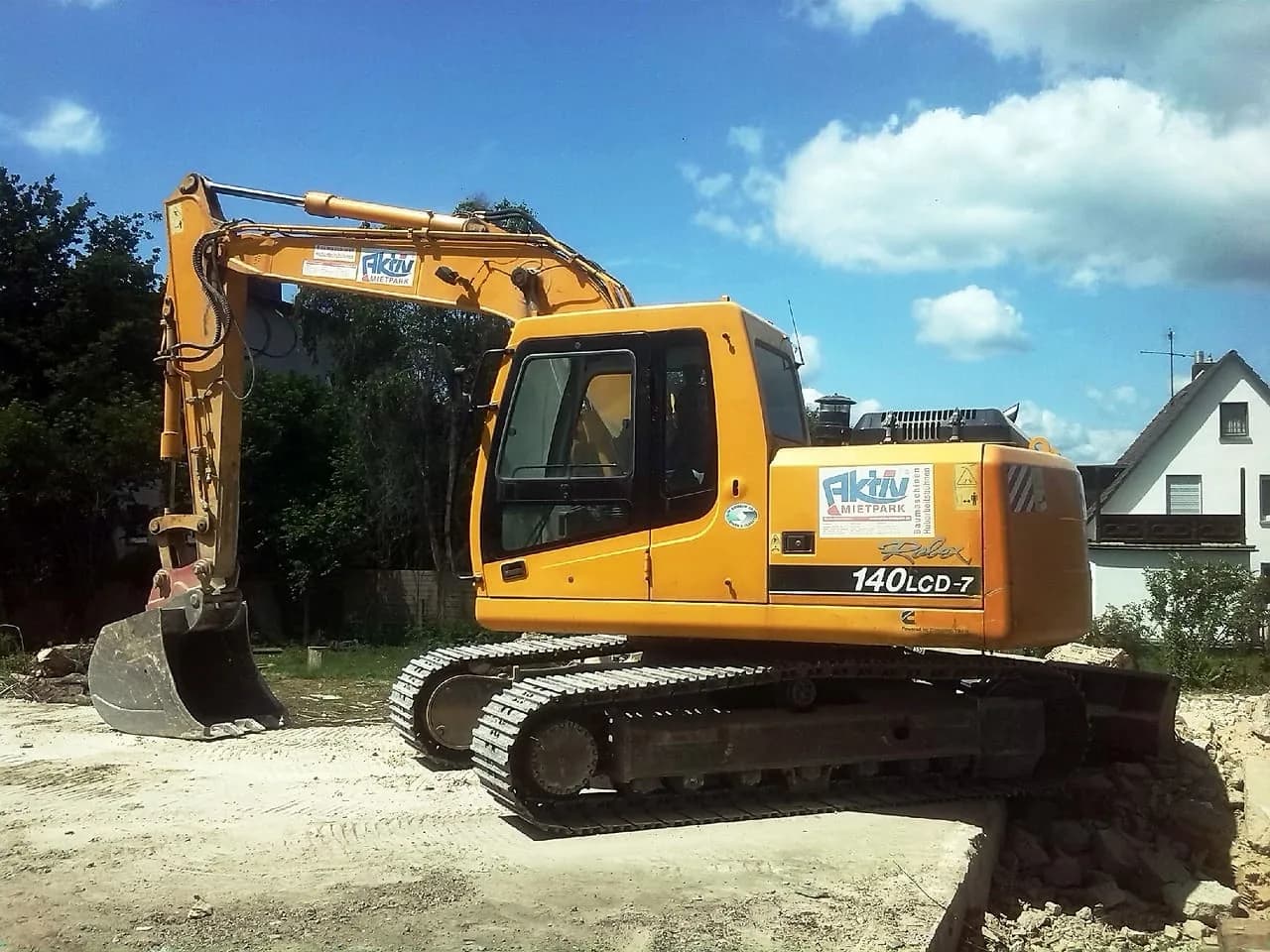Pelle sur chenilles chantier
