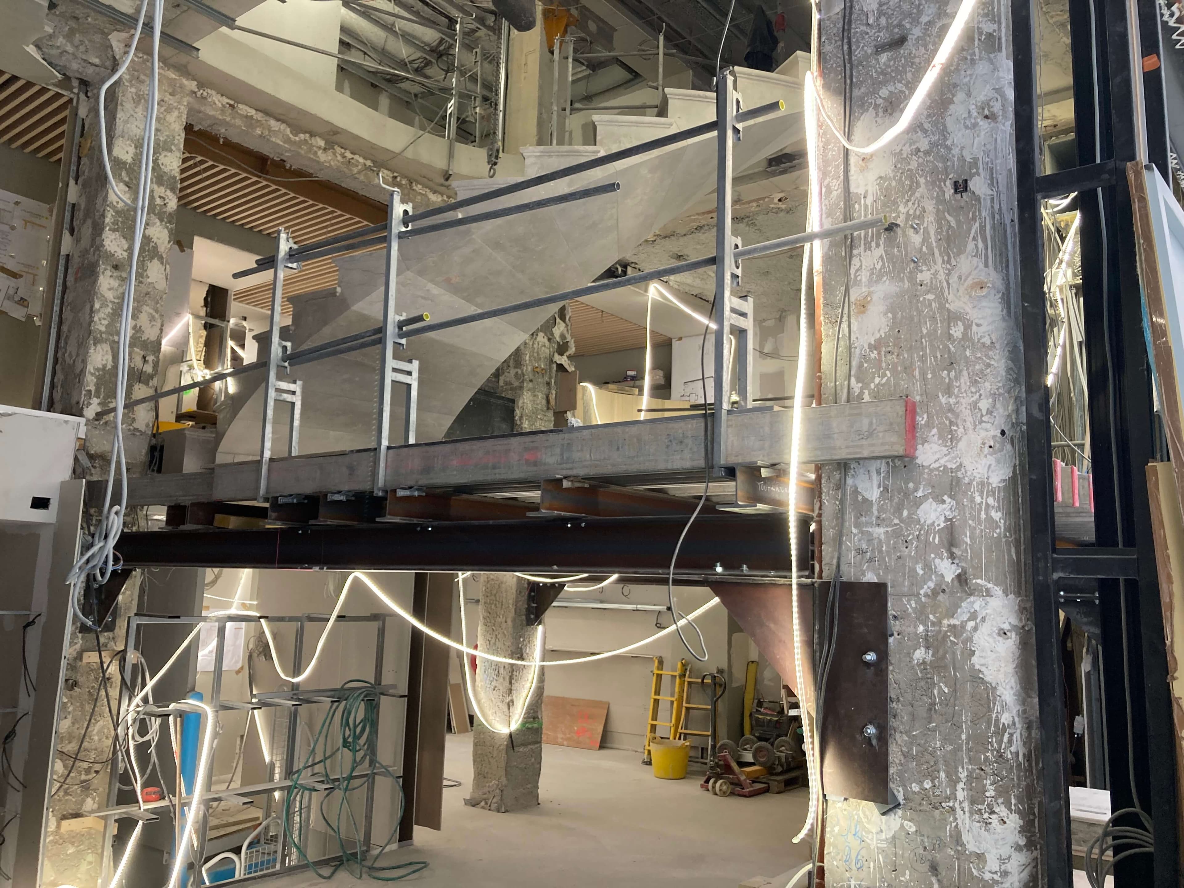 Structure metallique interieure pendant un chantier
